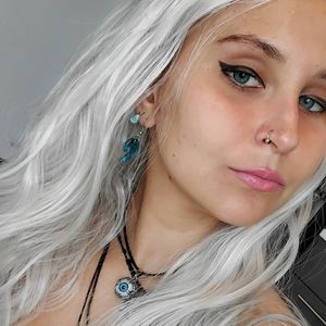 Meet your Posher, Ari